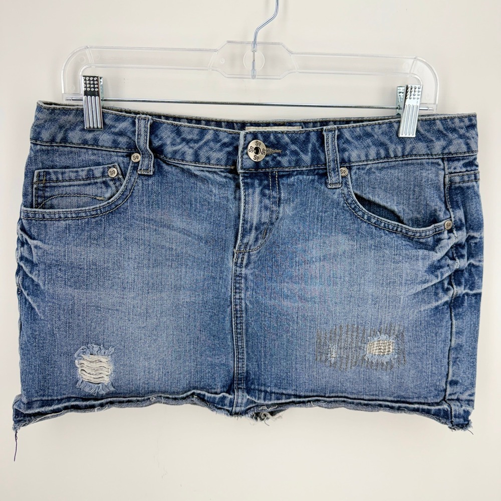 SO Denim Mini Skirt Womens 11 Blue Distressed Raw Hem Low Rise Y2K Cotton